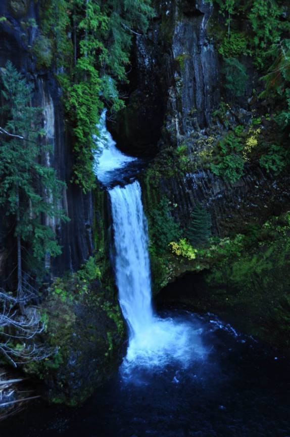 Toketee Falls, a mais bela cachoeira na Umpqua National Forest, no sul do Oregon, estado da costa oeste dos Estados Unidos